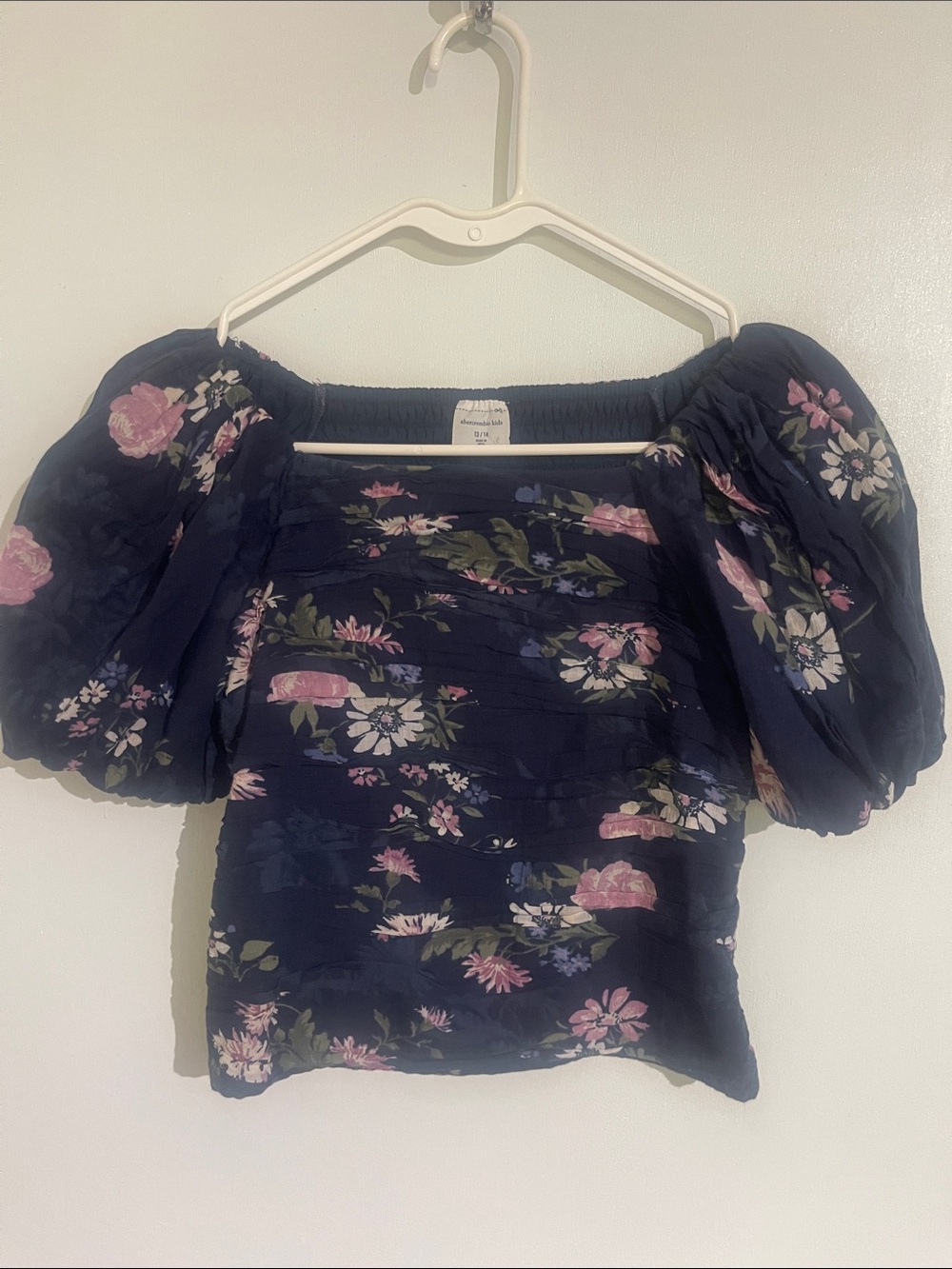 abercrombie kids Navy Floral Puff Sleeve Crop Top and matching puff skort set